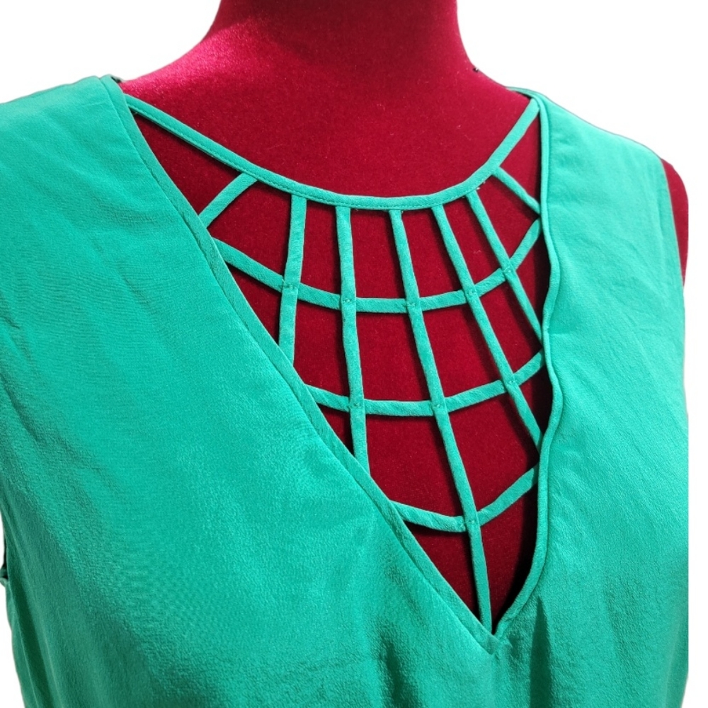 BCBGMaxAzria sleeveless small top - Picture 2 of 6